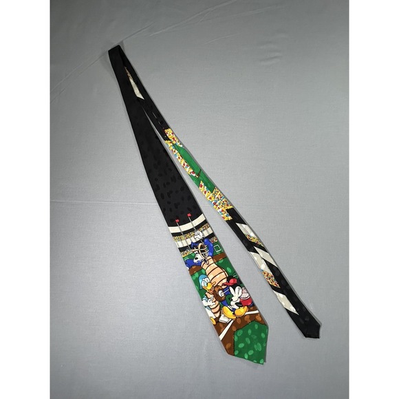 Disney Store Mickey Mouse Tie Mickey, Donald and Goofy playing baseball - Picture 2 of 8